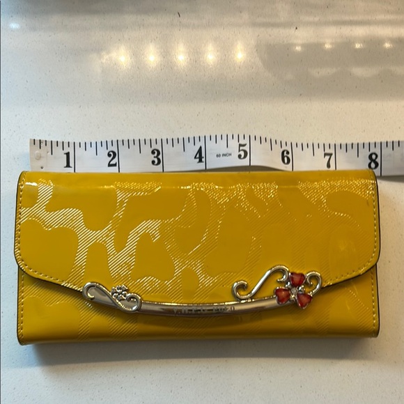 ๐ฅ๐ฅ๐ฅYellow Glossy Wallet with Subtle Pattern with excellent condition - Picture 9 of 11